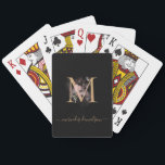 Modern Black Gold Blush Pink Floral Monogramed Pokerkaarten<br><div class="desc">Moderne zwarte en goudvormgeving met een wazig roze,  doorzichtig floreel patroon. Pas gemakkelijk jouw naam van keus in een trendy kalligrafiekmanuscript samen met uw geparafeerd monogram van keus aan.</div>