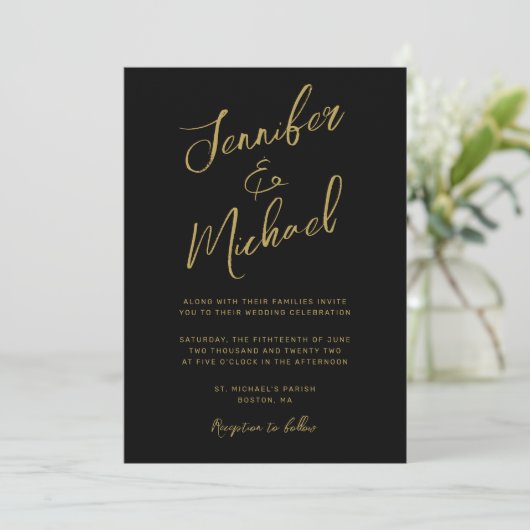 Modern Black Gold Hand Lettered Script Wedding Kaart (Staand voorkant)
