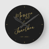 Modern Black Gold Hand Lettered Script Wedding Ronde Klok (Voorkant)