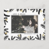 Modern Black & Gold Pine and Berries Holiday Feestdagenkaart (Voorkant)