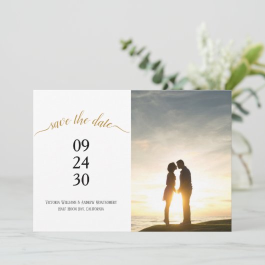 Modern Black Gold Script Weduwfoto Save The Date (Staand voorkant)