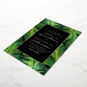 Modern Black & Green Tropical Leaves Wedding Folie Uitnodiging (Gedraaid)
