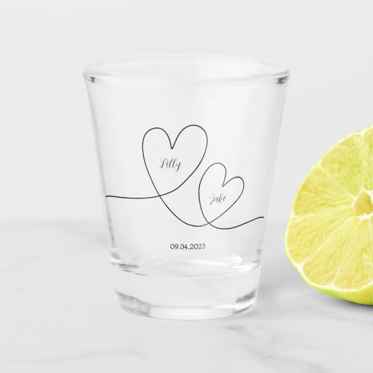 Modern Black Heart Calligraphy Script Wedding Shot Glas (Voorkant)