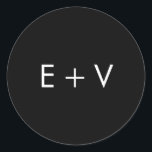 Modern Black Monogram Wedding Ronde Sticker<br><div class="desc">Eenvoudige en elementaire bruiloft sticker met twee initiaal monogram in wit op een zwarte achtergrond. De achtergrond en de doopvontkleuren kunnen in om het even welke kleuren worden veranderd die u wenst. Deze moderne en minimalistische stickers zijn perfect voor het verzegelen van uw enveloppen.</div>