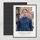 Modern Black Plaid Class of 2026 Photo Graduation Aankondiging (Voorkant / Achterkant)