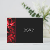 Modern Black Red Floral Wedding RSVP Kaartje (Staand voorkant)