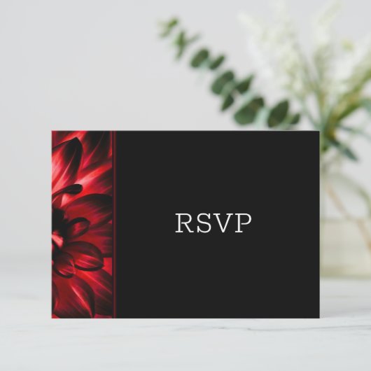 Modern Black Red Floral Wedding RSVP Kaartje (Staand voorkant)