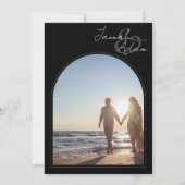 Modern Black White Arch Initiaal Photo Wedding Kaart (Achterkant)