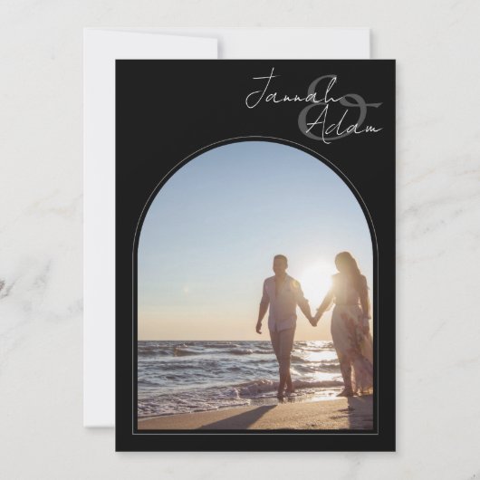 Modern Black White Arch Initiaal Photo Wedding Kaart (Achterkant)