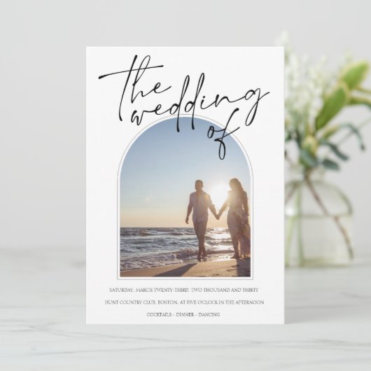 Modern Black White Arch Initiaal Photo Wedding Kaart (Staand voorkant)