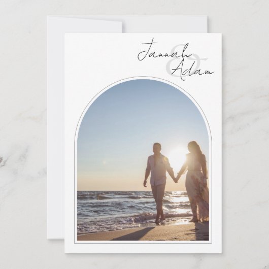 Modern Black White Arch Initiaal Photo Wedding Kaart (Achterkant)