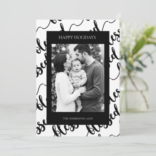 Modern Black & White “Blessed” Script Photo Feestdagenkaart (Staand voorkant)