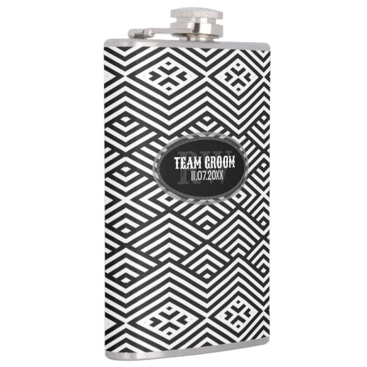 Modern Black White Chevron Pattern Groomsmen Gift Heupfles (Rechts)