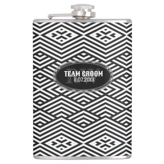 Modern Black White Chevron Pattern Groomsmen Gift Heupfles (Voorkant)