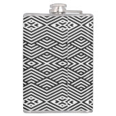 Modern Black White Chevron Pattern Groomsmen Gift Heupfles (Achterkant)