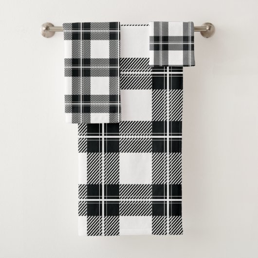 Modern Black & White Farmhouse Flannel Bad Handdoek (Insitu)