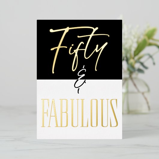 Modern Black White Fifty & Fabulous Birthday Folie Uitnodiging (Staand Voorkant)