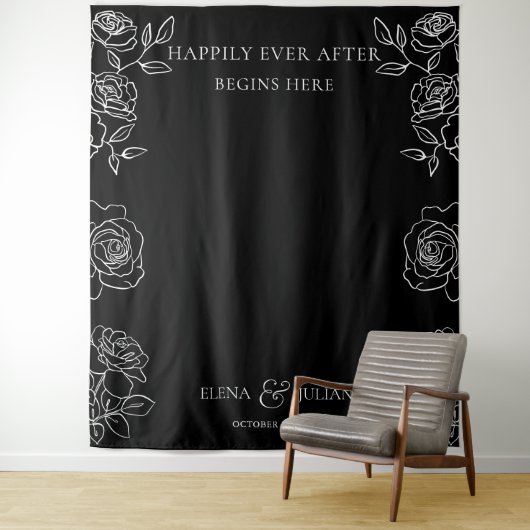 Modern Black & White French Roses Wedding Tapestry Wandkleed (In situ)