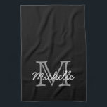 Modern Black White, gepersonaliseerde naam, monogr Theedoek<br><div class="desc">Moderne, minimalistische zwart-wit gepersonaliseerde naam en een monogram keukendoek. Het beschikt over een monogram initiaal in serif stijl lettertype en een handgeschreven voornaam tekst sjabloon in grijs, witte kleur op zwarte achtergrond. Geweldig vrouwelijk, meisjesachtig gepersonaliseerd cadeau. Als u hulp nodig hebt of overeenkomende objecten, neem dan contact met mij op....</div>
