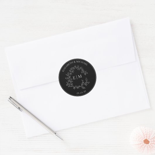 Modern Black White Leafy Crest Monogram Weddenscha Ronde Sticker (Envelop)