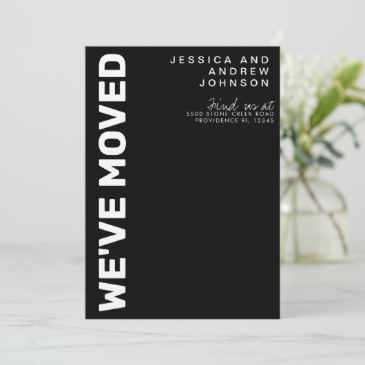 Modern Black White Minimalist Moving Announcement Aankondiging (Staand voorkant)
