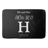 Modern Black White Monogram Name Passen getrouwd Badmat (Voorkant)