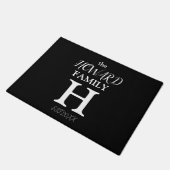 Modern Black White Monogram Name Passen getrouwd Deurmat (Schuin)