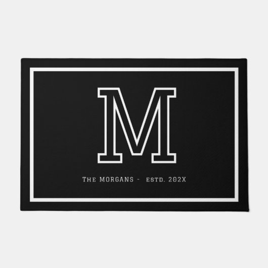 Modern Black White Monogram Script Family Name Deurmat (Voorkant)