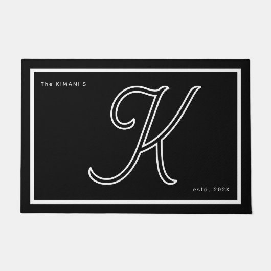 Modern Black White Monogram Script Family Name Deurmat (Voorkant)