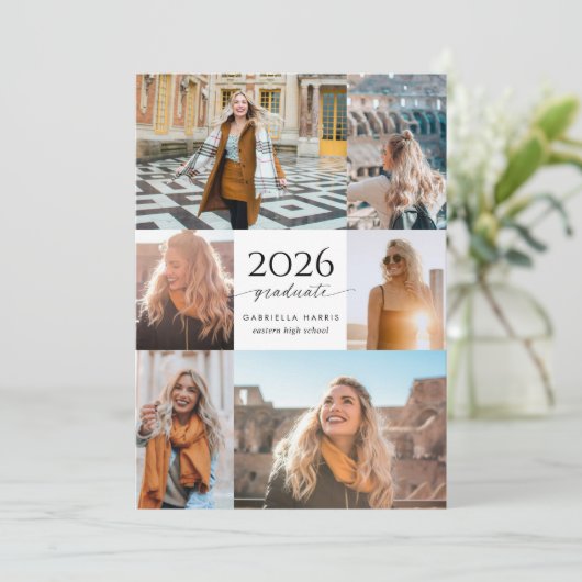 Modern Black + White Script 2026 Graduation Kaart (Staand voorkant)