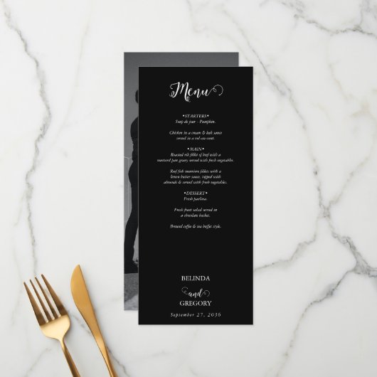 Modern Black & White Script Couple Photo Wedding Menu (Voorkant / Achterkant in situ)