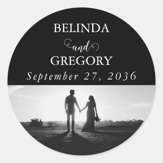 Modern Black & White Script Couple Photo Wedding Ronde Sticker (Voorkant)