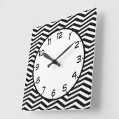 Modern Black White Zig Zag Chevron Stripe Pattern Vierkante Klok (Hoek)