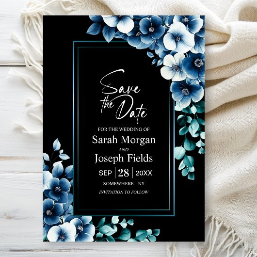 Modern Blauw Bloemen Zwart Save the Date Kaart