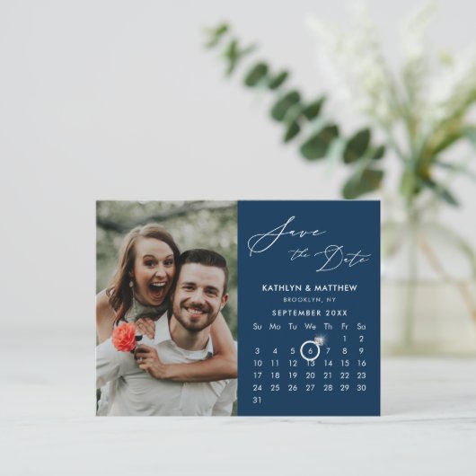 Modern Blauw Elegant Script Photo Save the Date Aankondigingskaart (Staand voorkant)