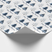 Modern blauw en goud vrolijke kerstbomen rollen cadeaupapier (Hoek)