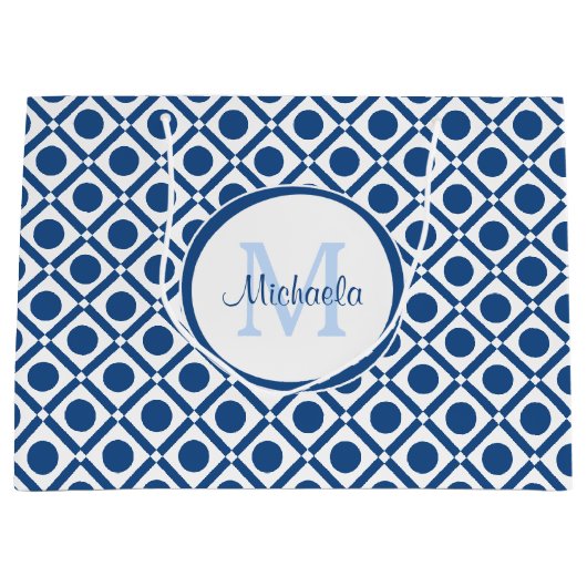 Modern blauw en wit geometrisch monogram met naam large cadeautasje (Voorkant)