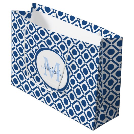 Modern blauw en wit geometrisch monogram met naam large cadeautasje (Voorkant Gekanteld)