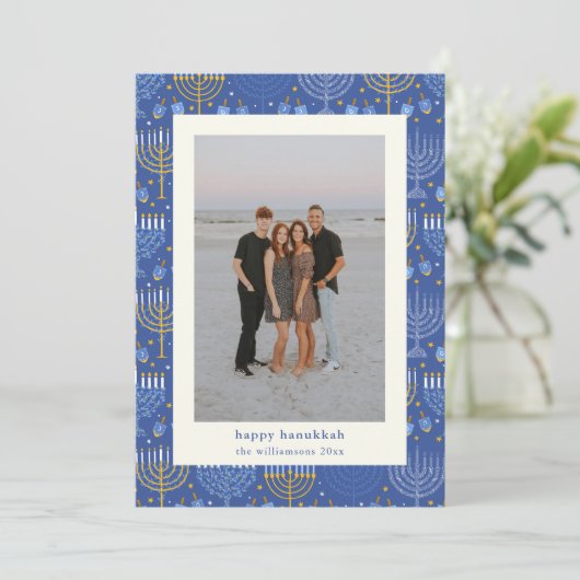 Modern Blauw Geel Menorah Chanoeka Twee Foto Feestdagenkaart (Staand voorkant)
