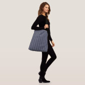 Modern blauw grijs gestreept crossbody tas (Op model)