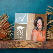 Modern blauw kleurenblok monogram graduatie cap fotoplaat (Zijkant)