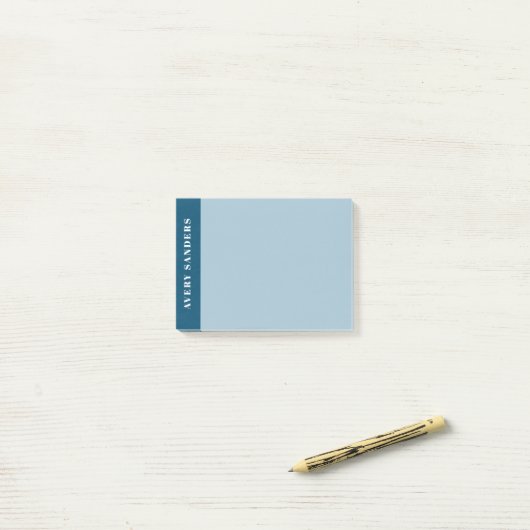 Modern blauw kleurenblok post-it® notes (Op bureau)