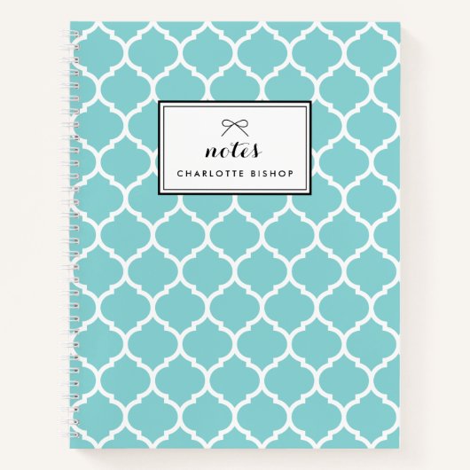 Modern blauw quatrefoil patroon gepersonaliseerd notitieboek (Voorkant)