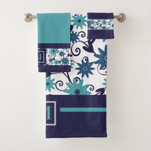 Modern blauw turquoise bloem monogram bad handdoek (Insitu)