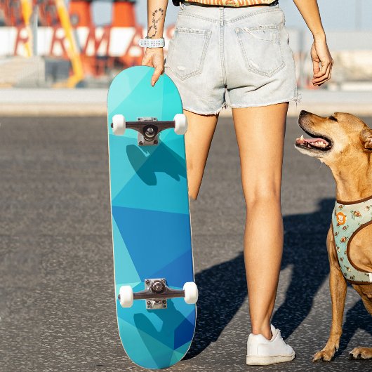 Modern blauw turquoise schaduw geometrisch patroon persoonlijk skateboard