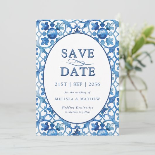 Modern Blauw Wit Mediterraan Bruiloft Save The Date (Staand voorkant)