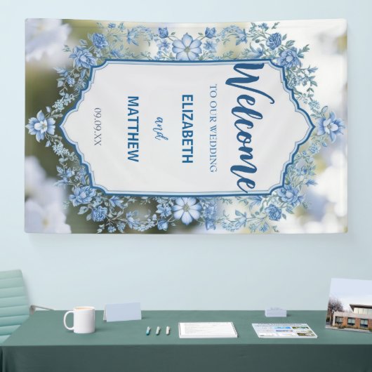 Modern Blauw & Wit Overlay Bloemen bruiloft Spandoek (Beurs)