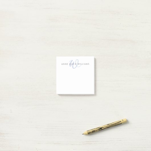 Modern Blauwe Script Monogram Post-it® Notes (Op bureau)