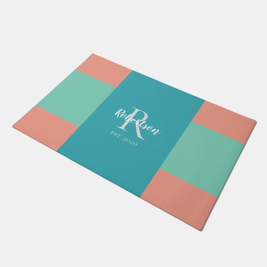 Modern Blauwgroen, blauw en koraalroze monogram Deurmat (Schuin)