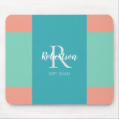 Modern Blauwgroen, blauw en koraalroze monogram Muismat (Voorkant)